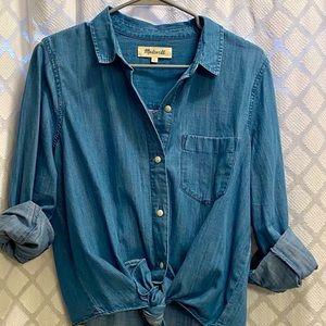 Madewell chambray button down top. Tie front. Denim, size Large.